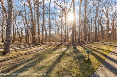 39 Lexington Ct, Tinton Falls NJ 07701-5472 exterior