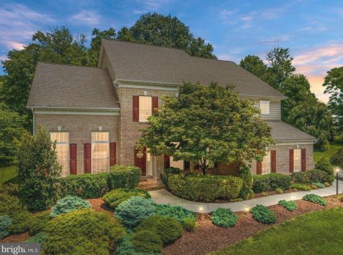 35400 Autumn Ridge Ct, Round Hill, VA 20141-3501