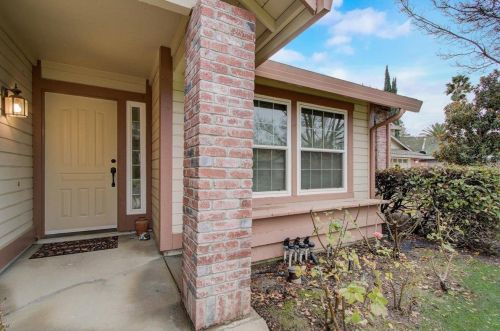9215 Adelante Ct, Elk Grove, CA 95758-4833