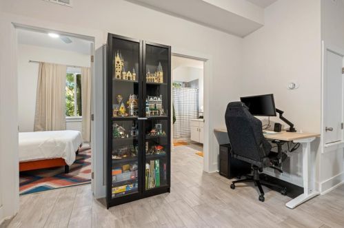 5008 Baker St, Austin TX  78721-1511 exterior