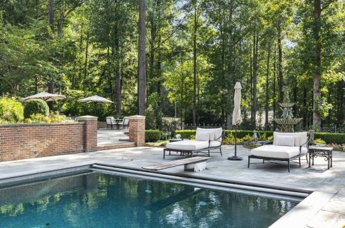 2860 Habersham Rd, Atlanta GA  30305-2959 exterior