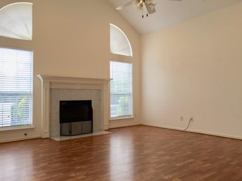 2202 Meadowstone Dr, Carrollton TX  75006-2642 exterior