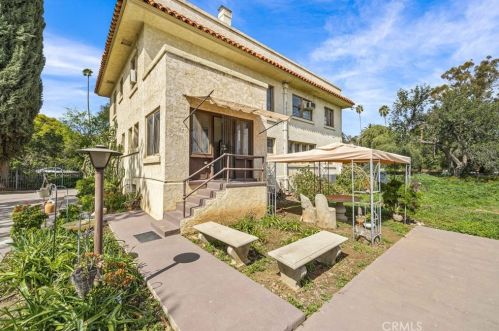 5216 Victoria Ave, Riverside CA  92506-1565 exterior