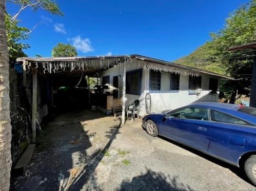 2920 Kalihi St, Honolulu HI  96819-3018 exterior