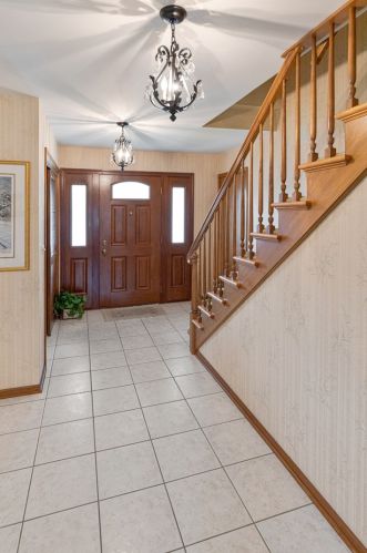 507 Carol Ln, Mount Prospect, IL 60056-3505