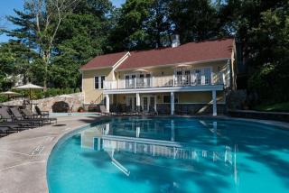 31 Putnam Grn, Greenwich CT  06830-6061 exterior