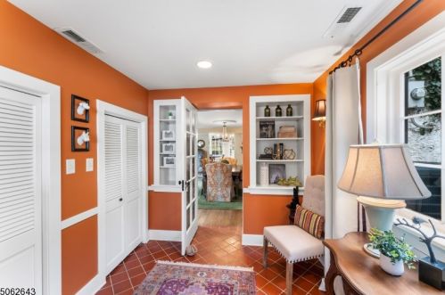 51 Haytown Rd, Lebanon, NJ 08833-4010