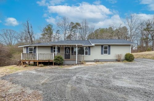 5536 Bark Camp Rd, Murrayville, GA 30564-1804