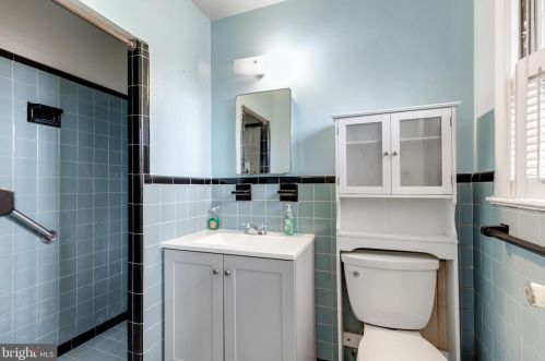 1006 Venice Dr, Silver Spring MD 20904-2065 exterior