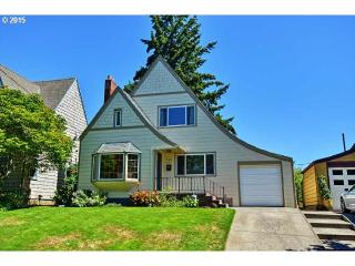 612 Peacock Ln, Portland, OR 97214-3236