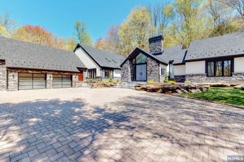 20 Bayberry Dr, Upper Saddle River, NJ 07458-2610
