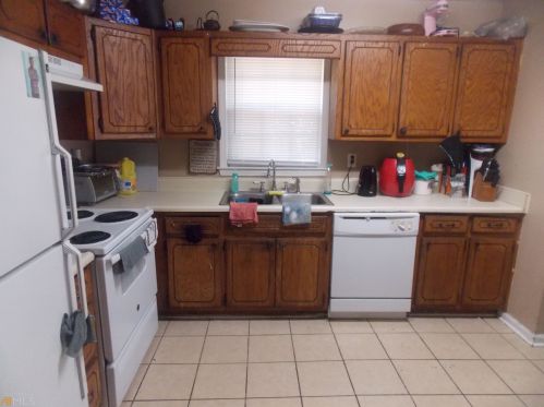 657 Browning Ln, Conyers, GA 30013-1731