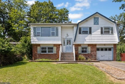18 Tobyhanna Trl, Hopatcong, NJ 07843-1024
