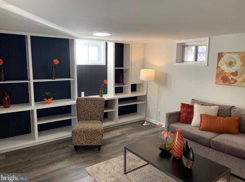 9407 Colesville Rd, Silver Spring MD 20901-4819 exterior