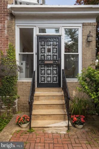 6107 Ellsworth St, Philadelphia, PA 19143-2910