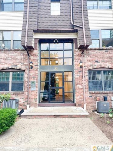 1105 Green Hollow Dr, Iselin, NJ 08830-2942