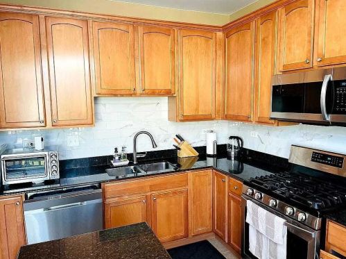 1081 Bartholdi Ct, Carol Stream, IL 60188-1345