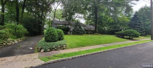 109 Orchard St, Allendale, NJ 07401-2238