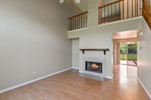 1895 Windsor Ct, Gurnee, IL 60031-6326