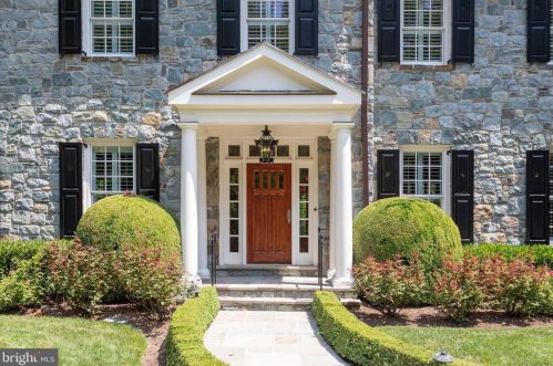 892 Alvermar Ridge Dr, Mc Lean, VA 22102-1435