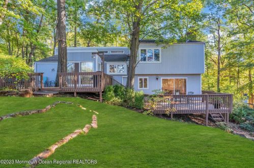 10 Lefferts Ct, Middletown NJ  07748-3031 exterior