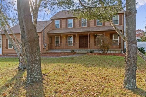 180 Old River Rd, Lincoln, RI 02865-1187