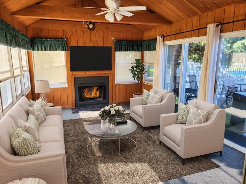 6806 Quincy St, Willowbrook IL  60527-5363 exterior