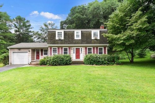 8 Partridge Hollow Rd, Gales Ferry, CT 06335-1930
