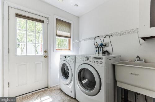 142 Hawthorne Ave, Tavistock NJ 08033-1401 exterior