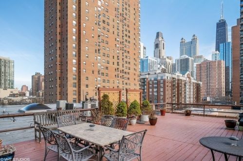 119 Chestnut St, Chicago IL  60610-3288 exterior