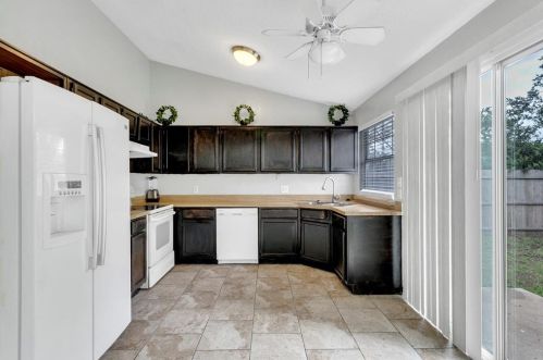 2533 Creekwood Ln, Fort Worth TX  76123-1111 exterior