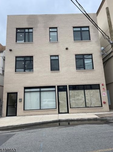 225 Graham Ave, Paterson NJ  07501-2422 exterior