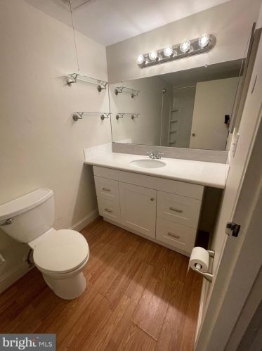 32 Valleybrook Dr, Lancaster PA  17601-4617 exterior