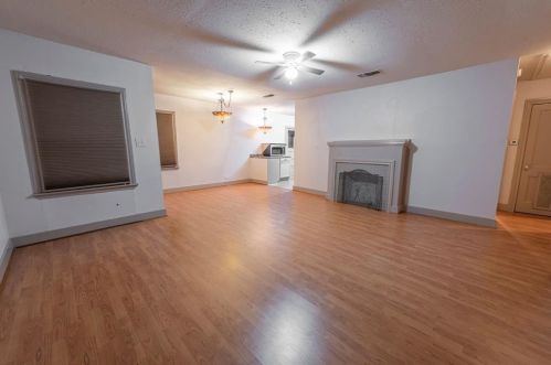 128 Smith St, Columbus, TX 78934-1543