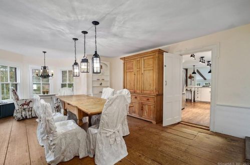 2 Deforest Rd, Wilton CT  06897-1909 exterior
