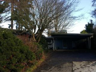 430 167th Ave, Bellevue, WA 98008-4021