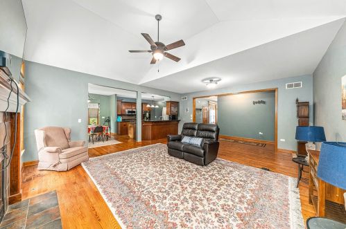 5 Crenshaw Ct, Lemont IL  60490-6614 exterior