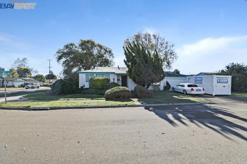 6462 Rochelle Ave, Newark, CA 94560-1751