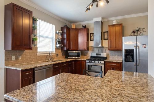 3921 Cyn Gln Cir, Austin TX  78732-2187 exterior