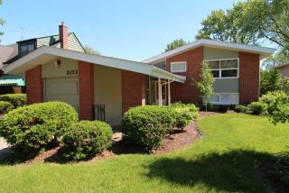 2122 Hagen Ln, Homewood, IL 60422-1618