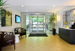 2727 Pine Grove Ave, Chicago IL  60614-6109 exterior