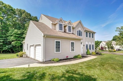 21 Dana Blvd, Wallingford, CT 06492-2084
