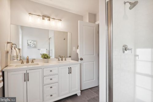 2205 Luzerne Ave, Silver Spring MD  20910-2137 exterior