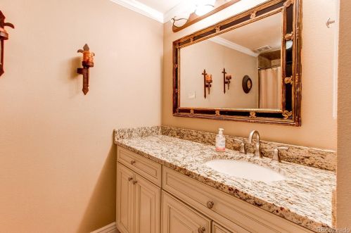 6246 Hinsdale Ave, Englewood CO 80112-1905 exterior