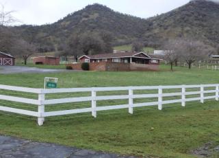 6565 Bellows Dr, Tivy Valley, CA 93657-8931