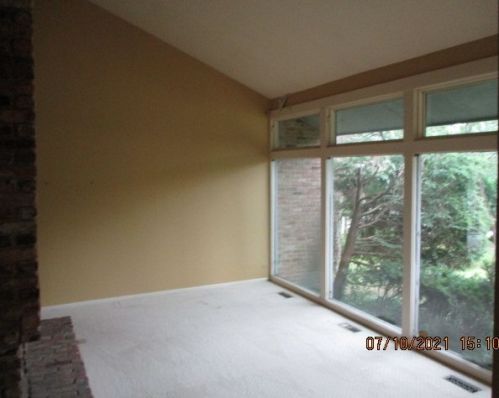 1835 Holly Ln, Homewood, IL 60422-2108
