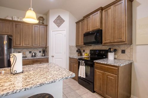 1712 Chivalry Ln, Fort Worth TX  76140-5780 exterior