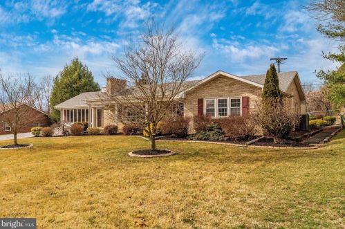 18 Springfield Ln, Williamsport, MD 21795-1138