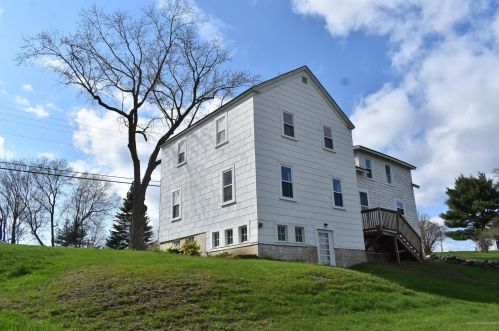 26 Annabessacook Rd, Winthrop, ME 04364-3830