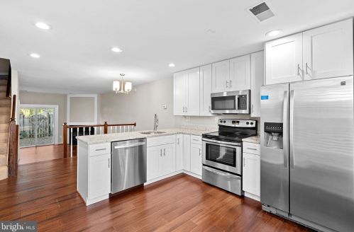 2110 Whisperwood Glen Ln, Herndon VA  20191-4117 exterior